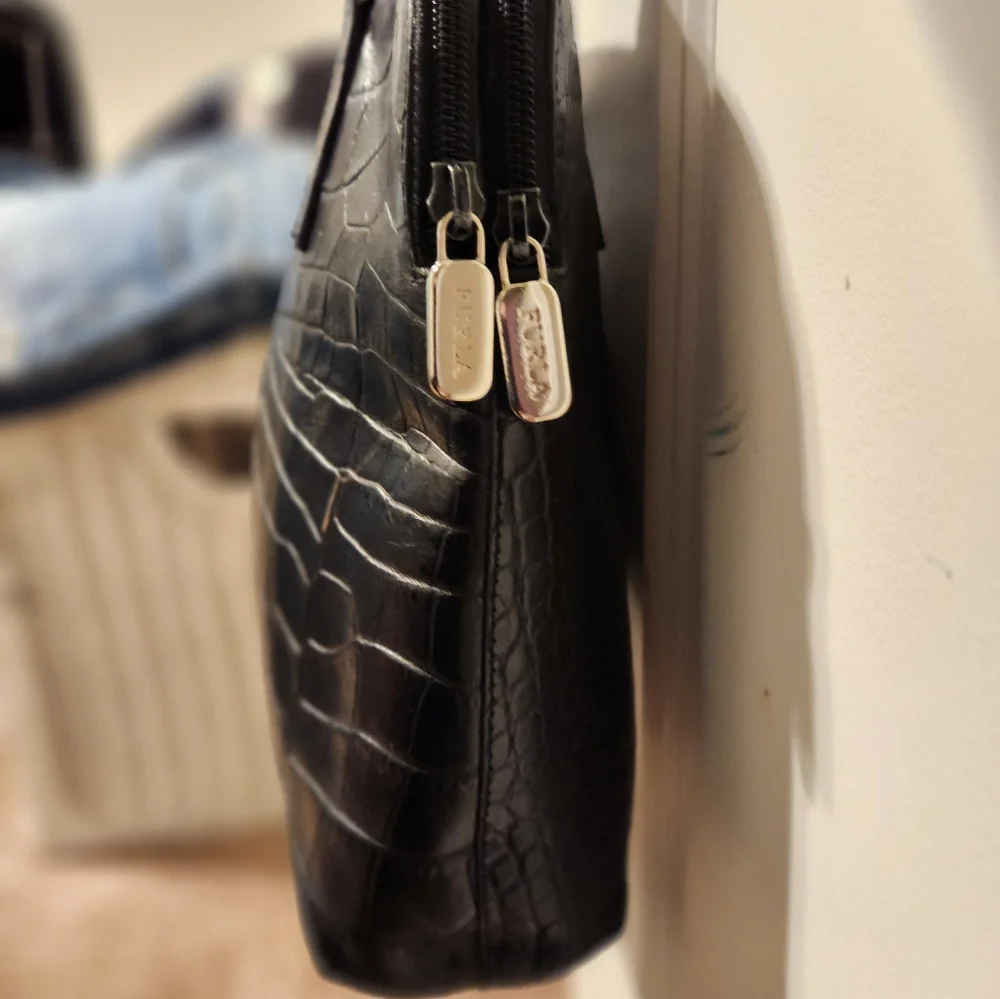 Vintage Furla black Italian leather crocodile purse - Picture 5 of 12